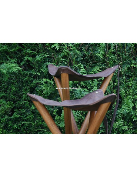 Dreibein Sitzstuhl mit Leder